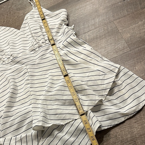 Revamped White Striped Sleeveless shorts romper with bow size large - Picture 8 of 10